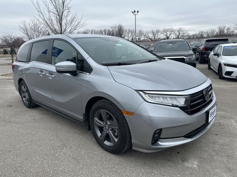 Certified 2023 Honda Odyssey EX image 3