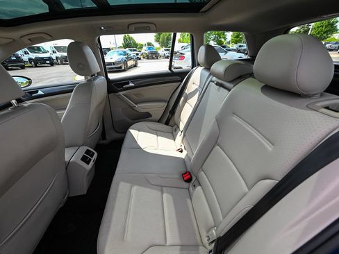 Used 2019 Volkswagen Golf SE FWD image 21