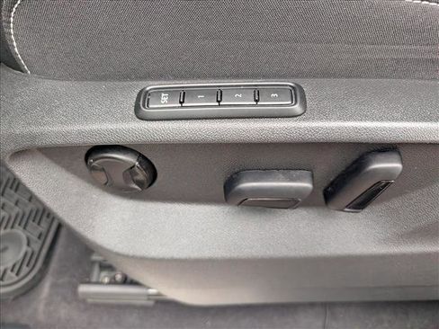 Used 2024 Volkswagen Atlas Cross Sport SEL R-Line image 30