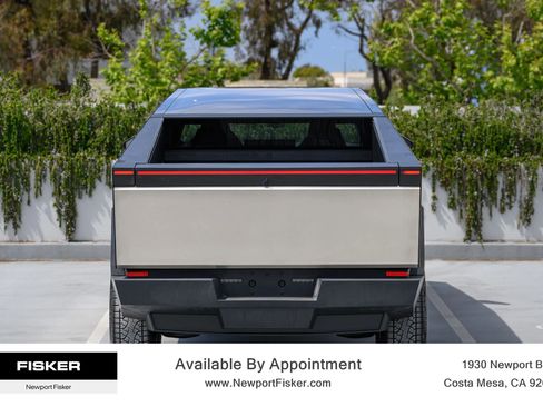 Used 2024 Tesla Cybertruck AWD Crew Cab image 9