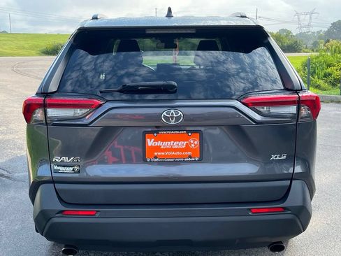 Used 2019 Toyota RAV4 XLE w/ Convenience Package FWD image 8
