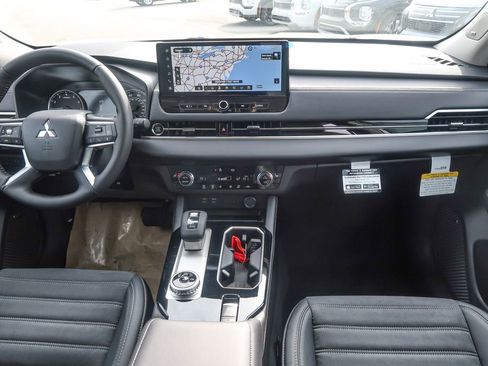 New 2026 Mitsubishi Outlander SE AWD/4WD image 18