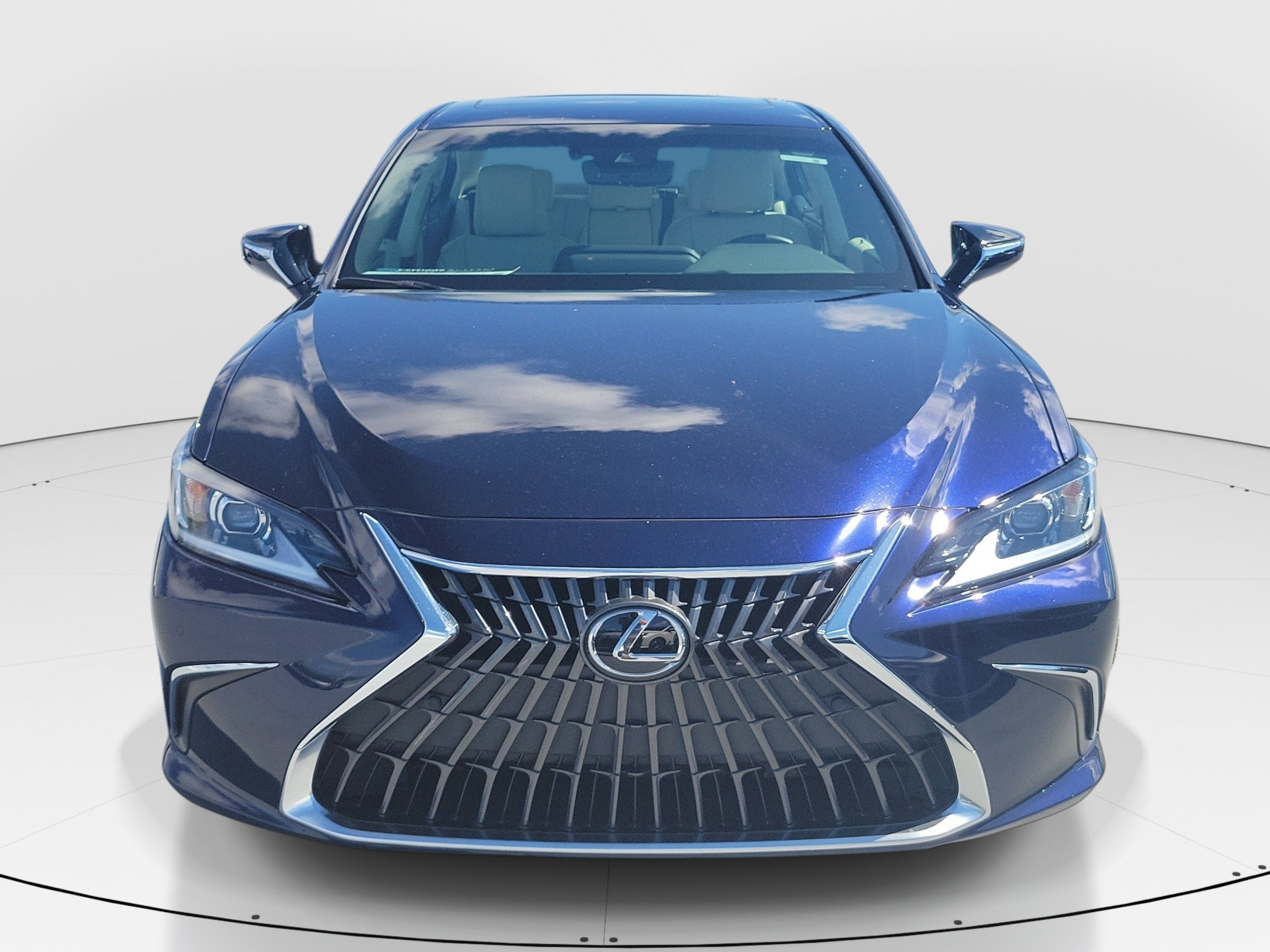 Used 2025 Lexus ES 350 w/ Premium Package FWD image 2