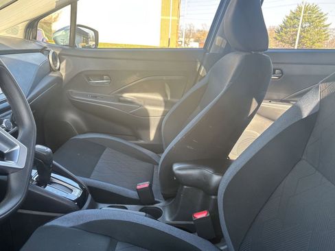 Used 2025 Nissan Versa SV image 9