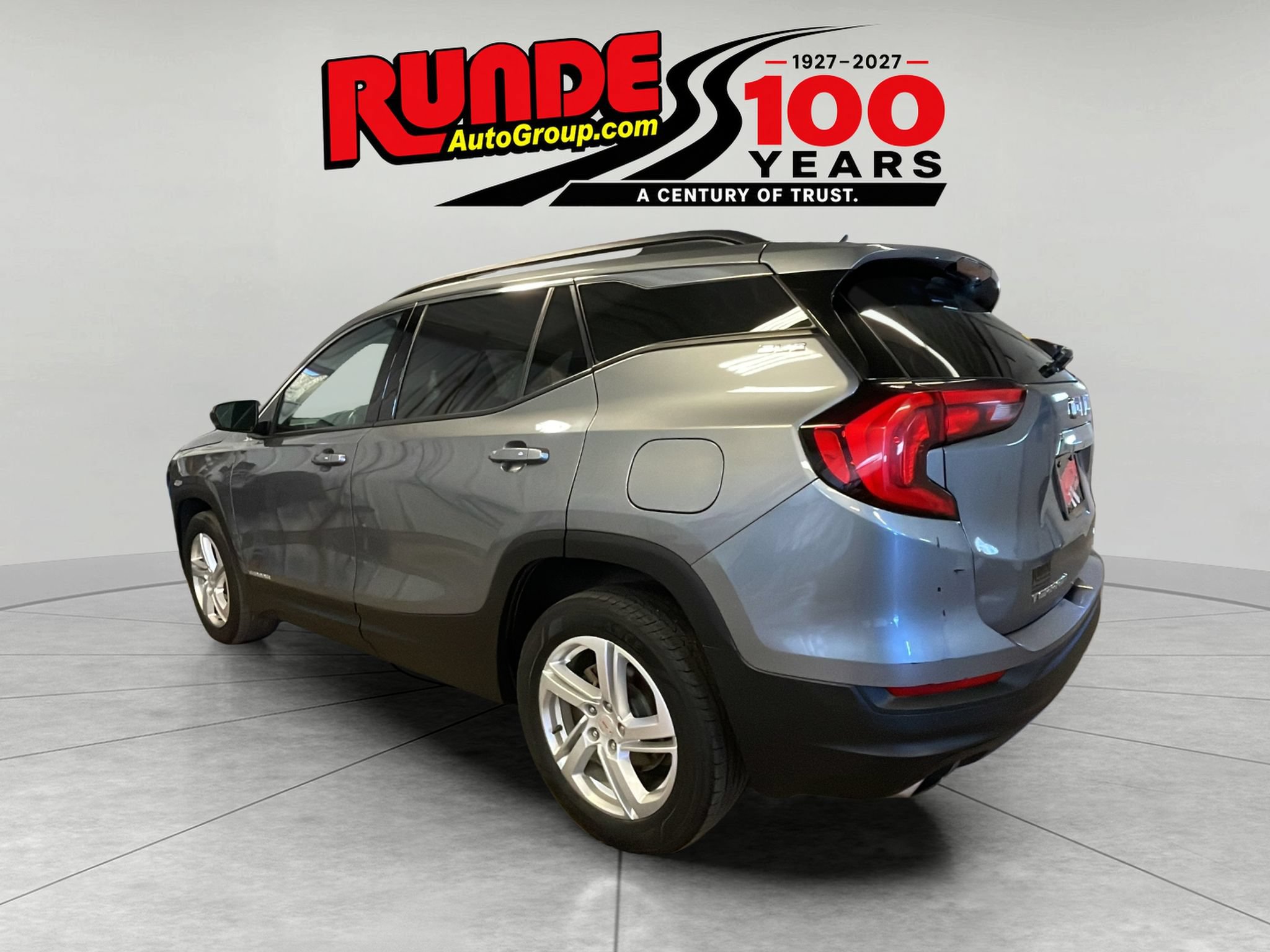 Used 2018 GMC Terrain SLE w/ Driver Convenience Package AWD/4WD image 3