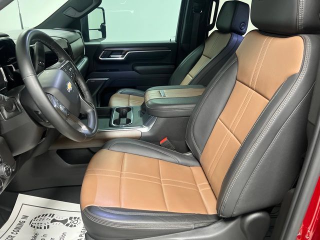 Used 2025 Chevrolet Silverado 3500 High Country w/ High Country Premium Package AWD/4WD image 21