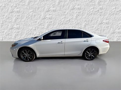 Used 2017 Toyota Camry XSE image 6