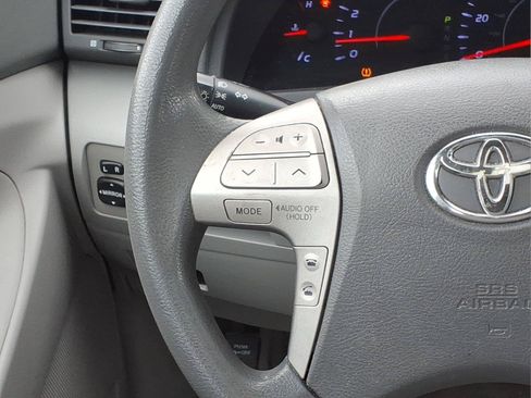 Used 2010 Toyota Camry LE FWD image 10