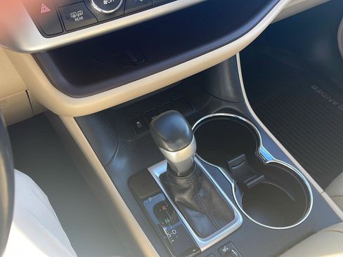 Used 2018 Toyota Highlander XLE image 13