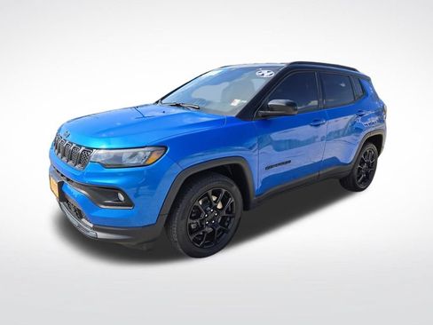 Used 2024 Jeep Compass Latitude AWD/4WD image 9