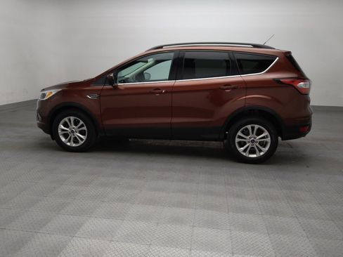 Used 2018 Ford Escape SE FWD image 3