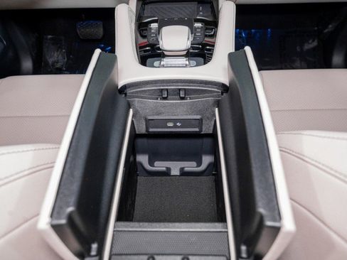 Certified 2026 Mercedes-Benz GLS 450 4MATIC image 28