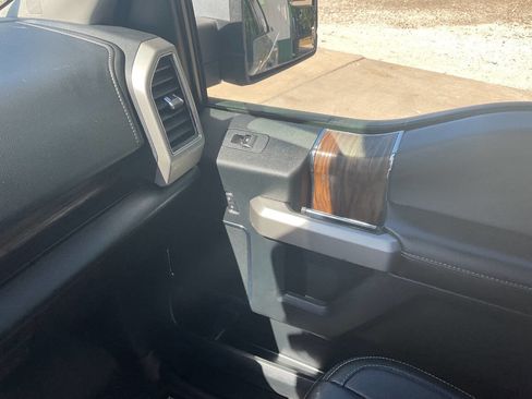 Used 2019 Ford F150 Lariat w/ Trailer Tow Package AWD/4WD image 17