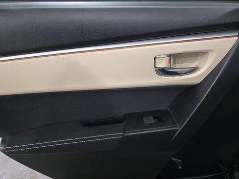 Used 2015 Toyota Corolla LE image 11