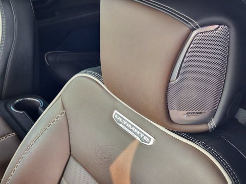 Certified 2025 GMC Yukon Denali Ultimate w/ LPO, Floor Liner Package AWD/4WD image 15