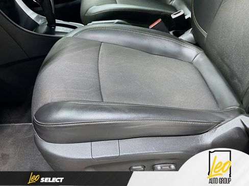 Used 2022 Chevrolet Trax LT w/ LT Convenience Package image 18