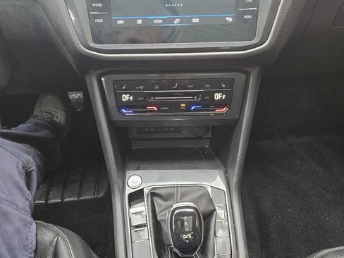 Used 2022 Volkswagen Tiguan SE AWD/4WD image 18