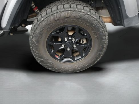 Used 2020 Jeep Gladiator Rubicon AWD/4WD image 36