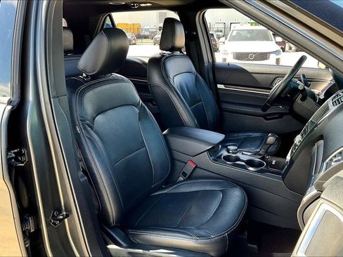Used 2019 Ford Explorer Limited w/ Ford Safe & Smart Package image 10