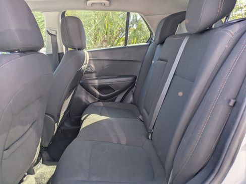 Used 2018 Chevrolet Trax LS image 12