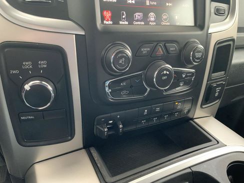 Used 2016 RAM 2500 SLT w/ Luxury Group AWD/4WD image 18