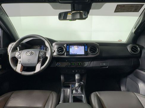 Used 2019 Toyota Tacoma TRD Off-Road image 14