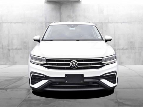 Certified 2022 Volkswagen Tiguan SE image 4