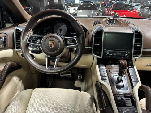 Used 2017 Porsche Cayenne S image 13