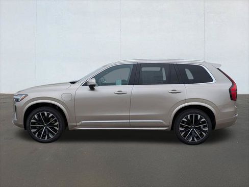 New 2026 Volvo XC90 T8 Plus w/ Protection Package Premier AWD/4WD image 3