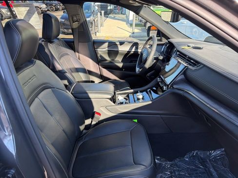 Used 2024 Jeep Grand Cherokee Overland w/ Trailer Tow Package image 25