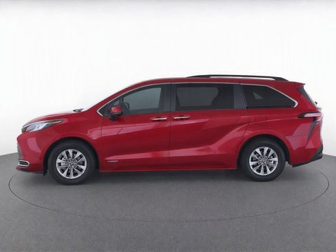 Used 2021 Toyota Sienna XLE FWD image 8