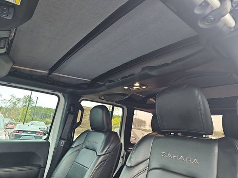 Used 2023 Jeep Wrangler Unlimited Sahara w/ Cold Weather Group image 34