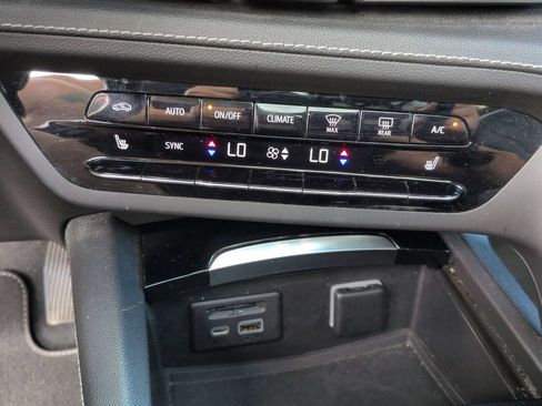 Used 2021 Buick Envision Essence w/ Technology Package I AWD/4WD image 21