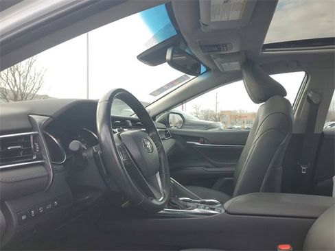 Used 2018 Toyota Camry XSE image 14