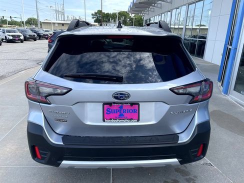 Used 2022 Subaru Outback Limited AWD/4WD image 3