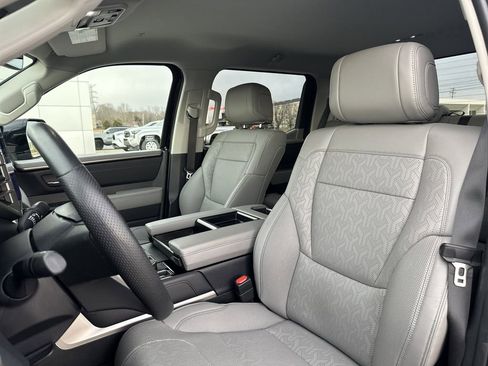 Used 2024 Toyota Tundra Limited AWD/4WD image 9
