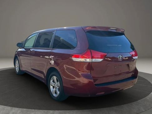 Used 2012 Toyota Sienna LE image 7