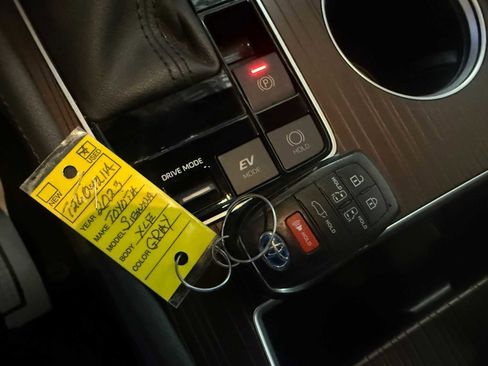 Certified 2023 Toyota Sienna XLE image 37