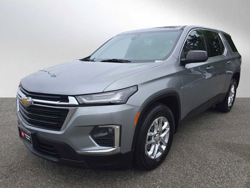Used 2023 Chevrolet Traverse LS AWD/4WD image 7