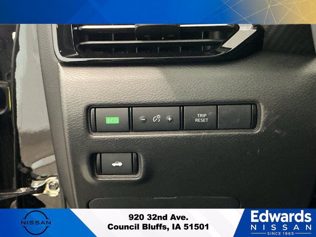 Used 2025 Nissan Sentra SR FWD image 19