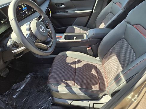 New 2026 Nissan Kicks SR FWD image 11