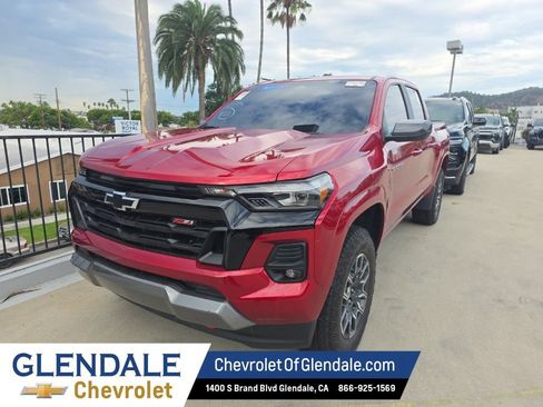 Used 2025 Chevrolet Colorado Z71 AWD/4WD image 1