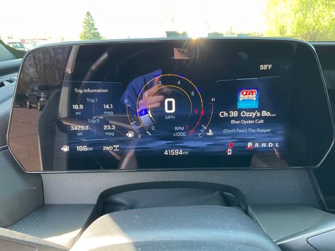 Used 2025 Chevrolet Traverse LT AWD/4WD image 8