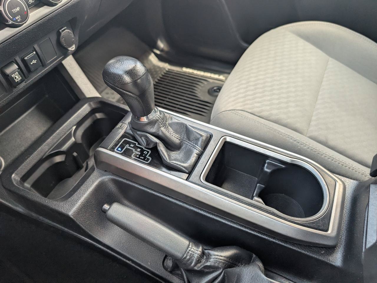 Used 2020 Toyota Tacoma SR5 AWD/4WD image 22