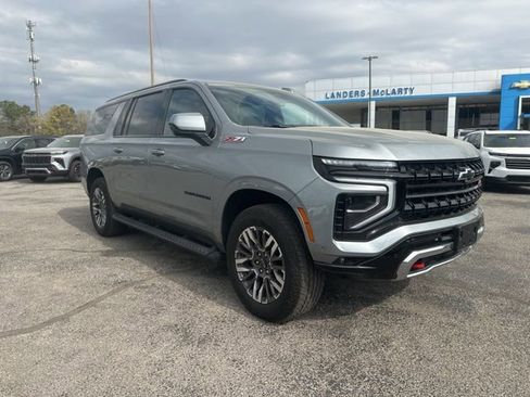 Used 2025 Chevrolet Suburban Z71 image 1