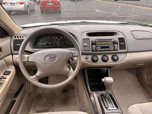 Used 2004 Toyota Camry LE image 7