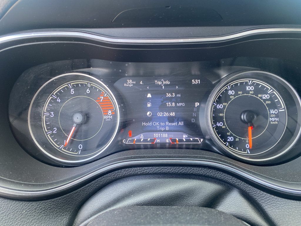 Used 2019 Jeep Cherokee Trailhawk AWD/4WD image 9