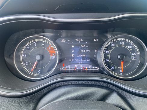 Used 2019 Jeep Cherokee Trailhawk AWD/4WD image 9
