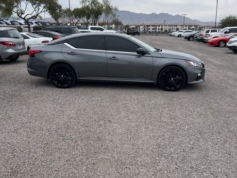 Used 2022 Nissan Altima 2.5 SR w/ Midnight Edition Package image 4