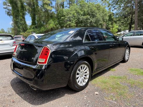 Used 2013 Chrysler 300 RWD image 5